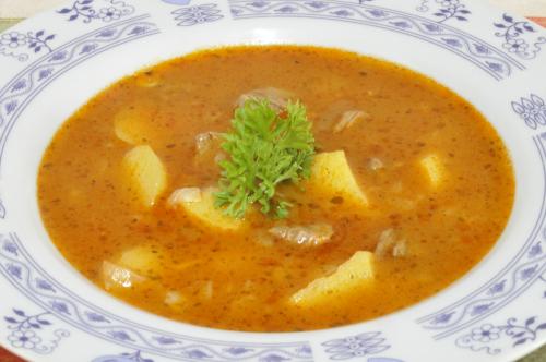 Česká gulášová polévka  – Snadné Česko recept, zvládnete za 30 - 45 minut